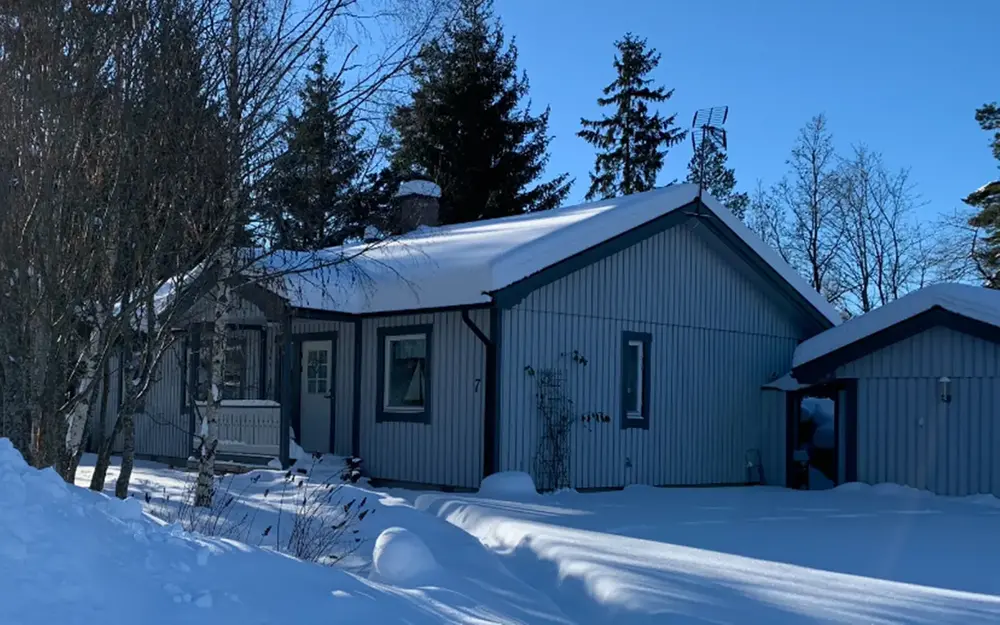 Fritidshus i snö