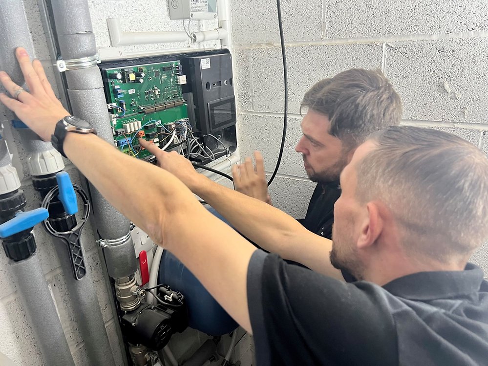 Damon Blakemore at work